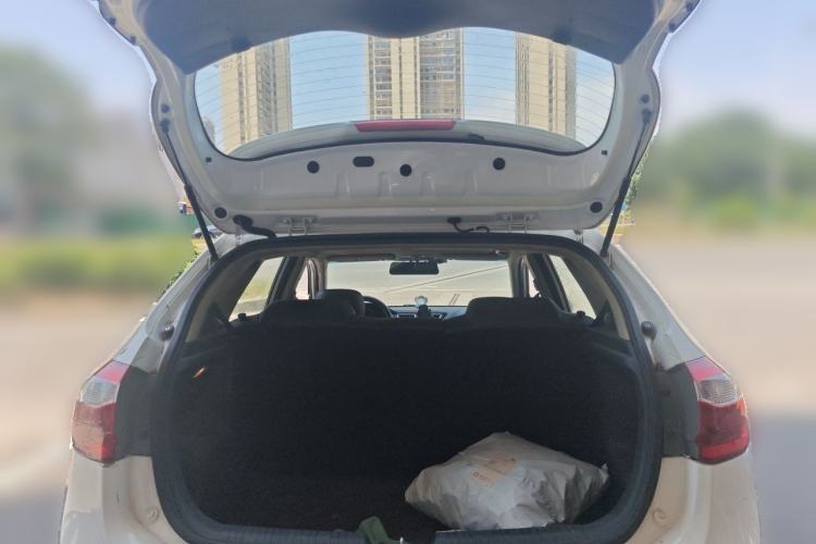 Used Kia K2 2012 Hatchback 1.6L AT Premium Commemorative Edition Trunk