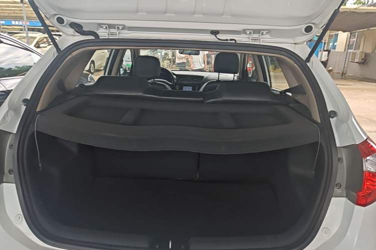 Used Kia K2 2012 Hatchback 1.6L AT Premium Trunk