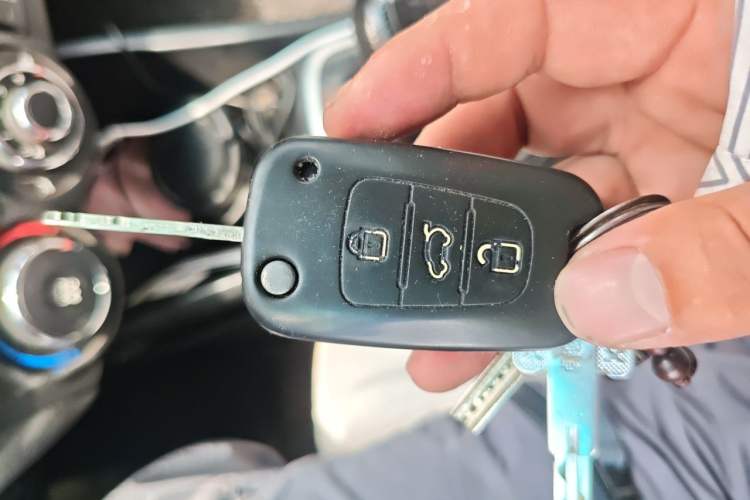 Used Kia K2 2012 Sedan 1.4L MT GL Commemorative Edition Vehicle Key
