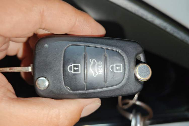 Used Kia K2 2012 Sedan 1.4L MT GLS Commemorative Edition Vehicle Key