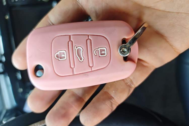Used Kia K2 2012 Sedan 1.4L MT GLS Commemorative Edition Vehicle Key