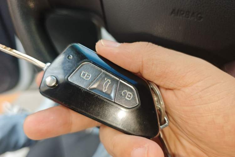 Used Kia K2 2012 Sedan 1.4L MT GLS Commemorative Edition Vehicle Key