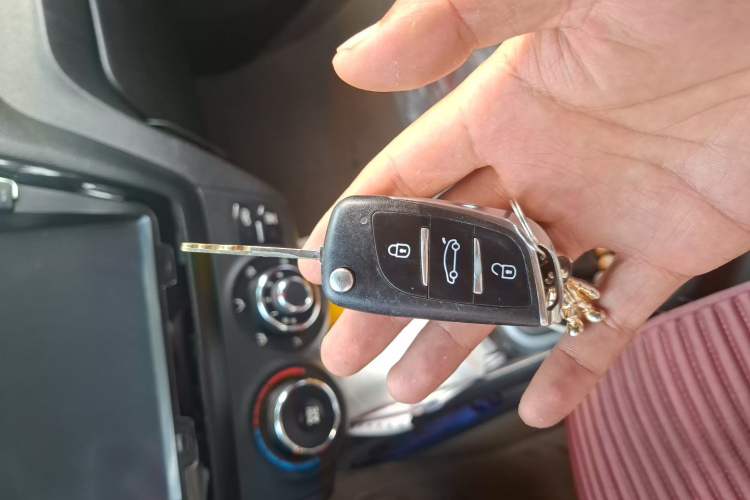 Used Kia K2 2012 Hatchback 1.4L MT Cool Edition Commemorative Model Vehicle Key