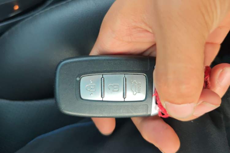 Used Kia K2 2012 Sedan 1.6L Automatic Transmission Premium Commemorative Edition Vehicle Key