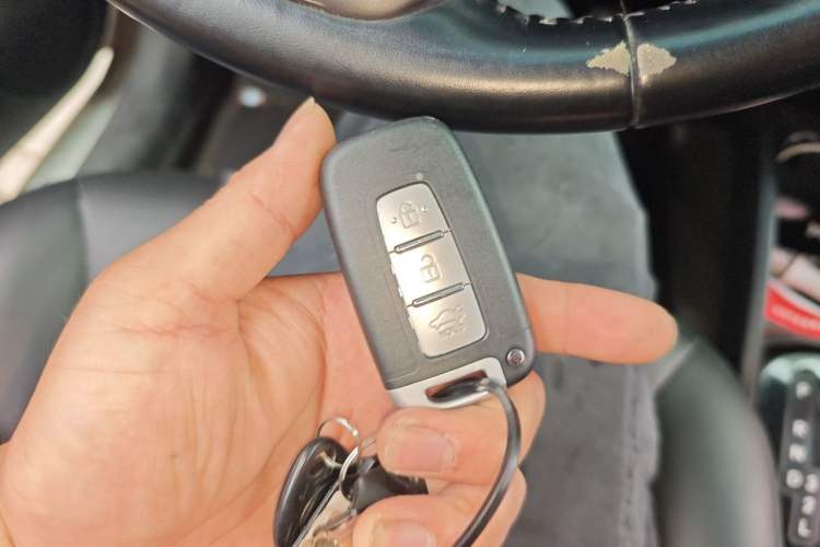 Used Kia K2 2012 Sedan 1.6L Automatic Transmission Premium Commemorative Edition Vehicle Key