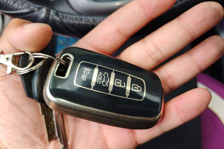 Used Kia K2 2012 Sedan 1.4L Automatic GLS Commemorative Edition Vehicle Key