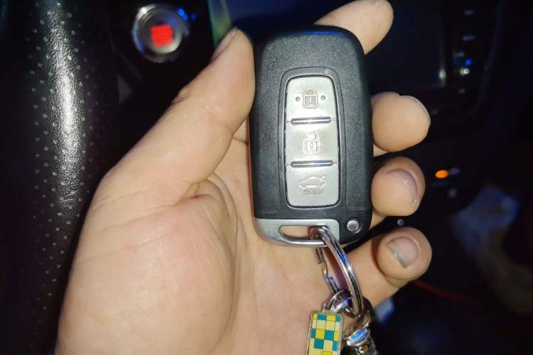Used Kia K2 2012 Sedan 1.6L Automatic Transmission Premium Commemorative Edition Vehicle Key