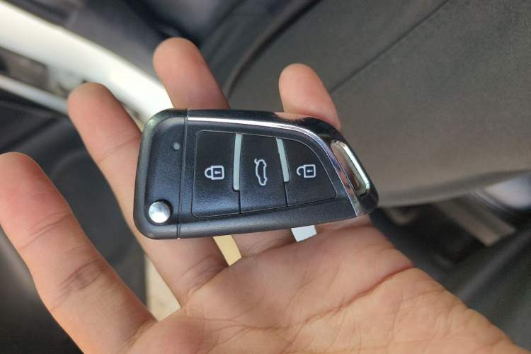 Used Kia K2 2012 Sedan 1.4L Automatic GLS Commemorative Edition Vehicle Key