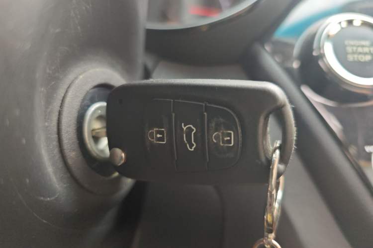 Used Kia K2 2012 Sedan 1.4L MT GLS Commemorative Edition Vehicle Key