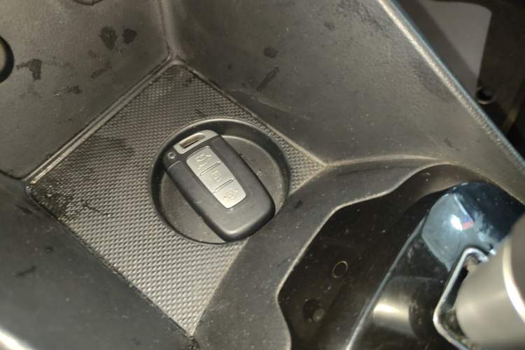 Used Kia K2 2012 Hatchback 1.6L AT Premium Vehicle Key
