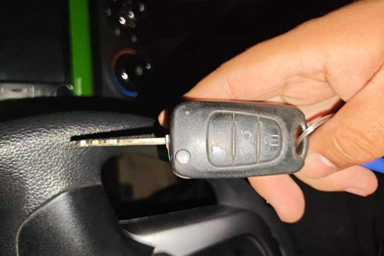 Used Kia K2 2012 Sedan 1.4L MT GLS Commemorative Edition Vehicle Key