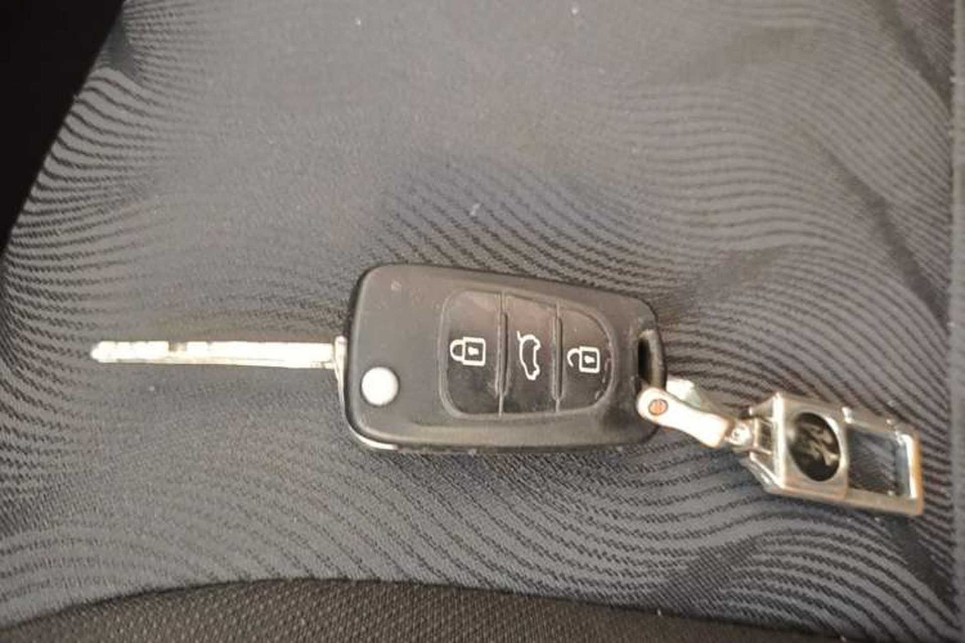 Used Kia K2 2012 Sedan 1.4L MT GLS Commemorative Edition Vehicle Key