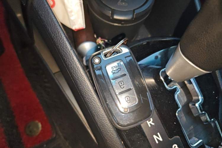 Used Kia K2 2012 Hatchback 1.6L AT Premium Commemorative Edition Vehicle Key