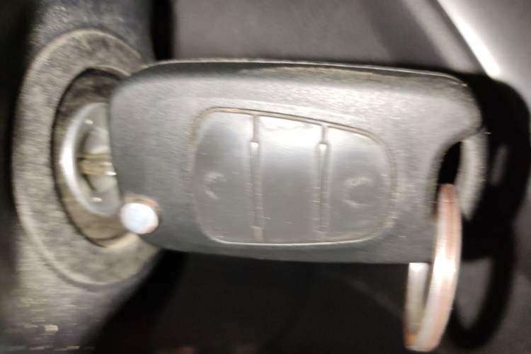 Used Kia K2 2012 Sedan 1.4L MT GLS Commemorative Edition Vehicle Key