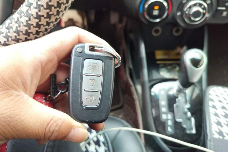 Used Kia K2 2012 Hatchback 1.6L AT Premium Vehicle Key