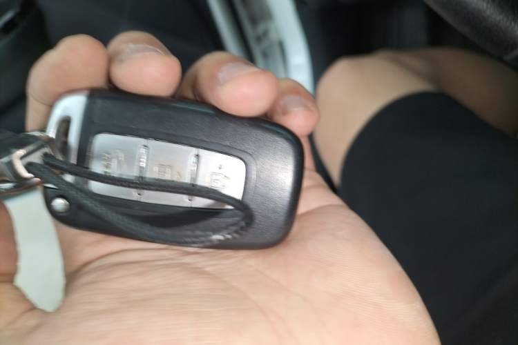 Used Kia K2 2012 Sedan 1.6L Automatic Transmission Premium Commemorative Edition Vehicle Key