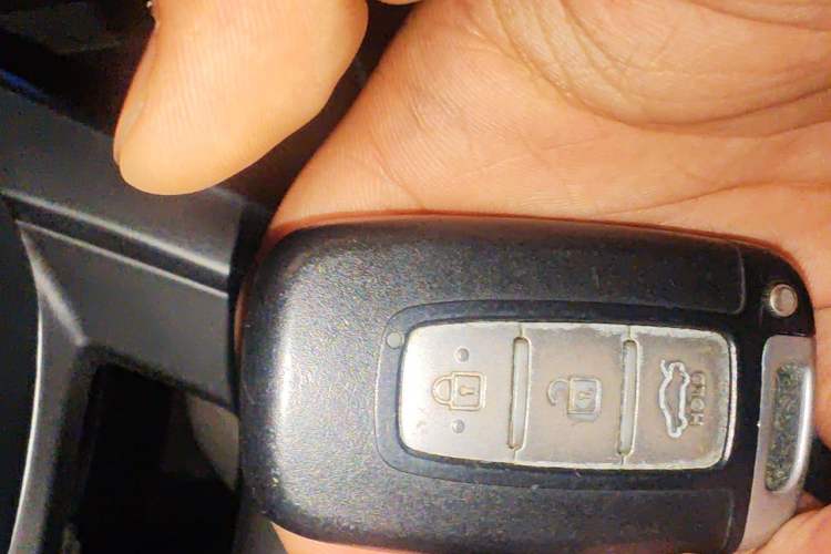 Used Kia K2 2012 Sedan 1.6L Automatic Transmission Premium ECO Commemorative Edition Vehicle Key