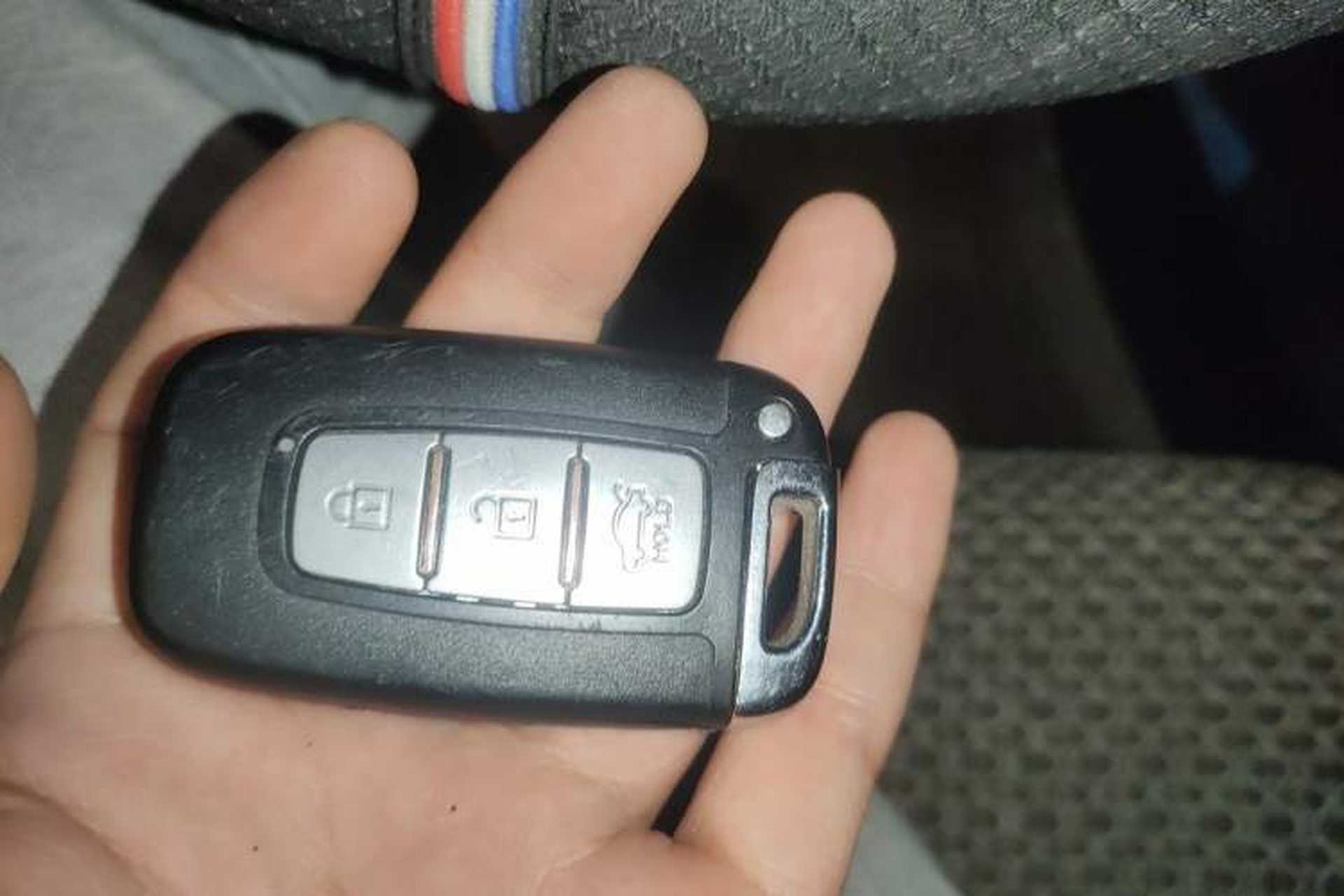Used Kia K2 2012 Sedan 1.6L Automatic Transmission Premium Commemorative Edition Vehicle Key