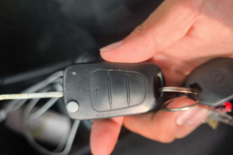 Used Kia K2 2012 Sedan 1.4L MT GLS Commemorative Edition Vehicle Key