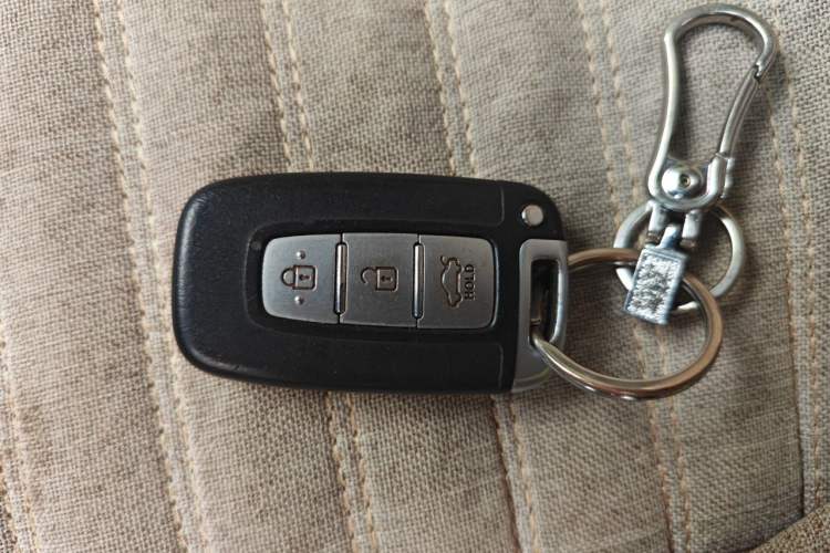 Used Kia K2 2012 Sedan 1.6L Automatic Transmission Premium Commemorative Edition Vehicle Key