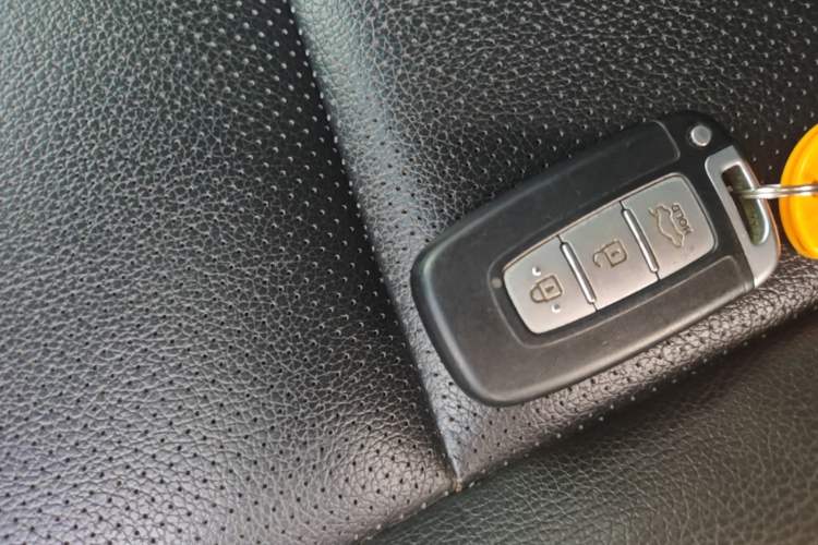 Used Kia K2 2012 Sedan 1.6L Automatic Transmission Premium Commemorative Edition Vehicle Key