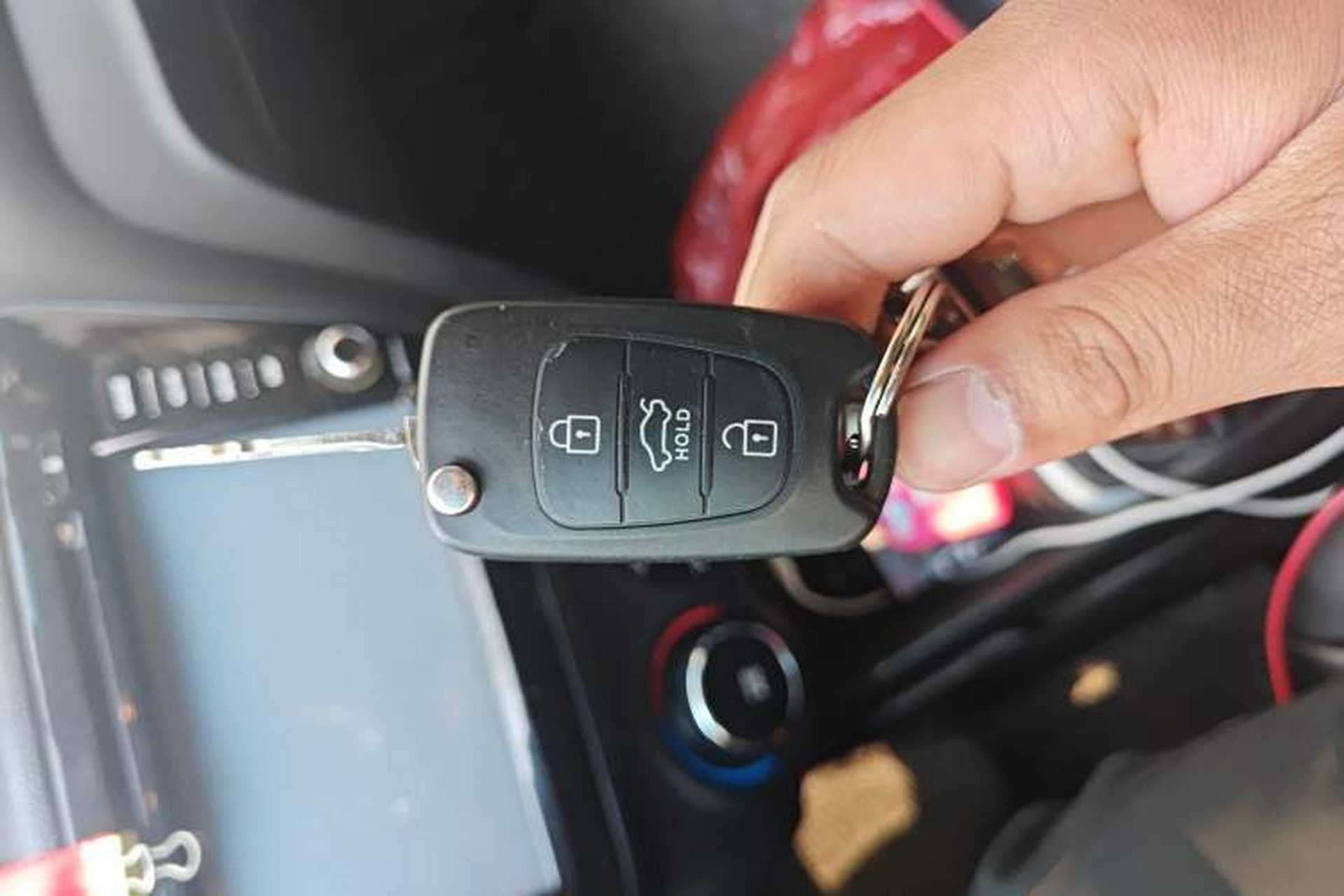 Used Kia K2 2012 Sedan 1.4L MT GLS Commemorative Edition Vehicle Key