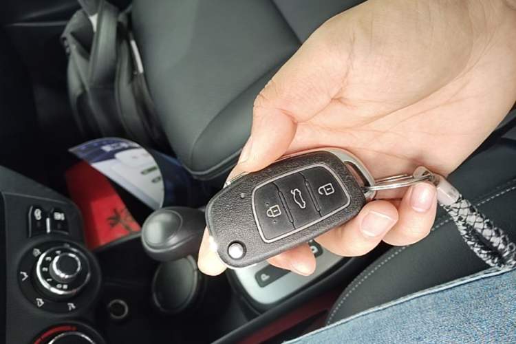 Used Kia K2 2012 Sedan 1.4L Automatic GLS Commemorative Edition Vehicle Key