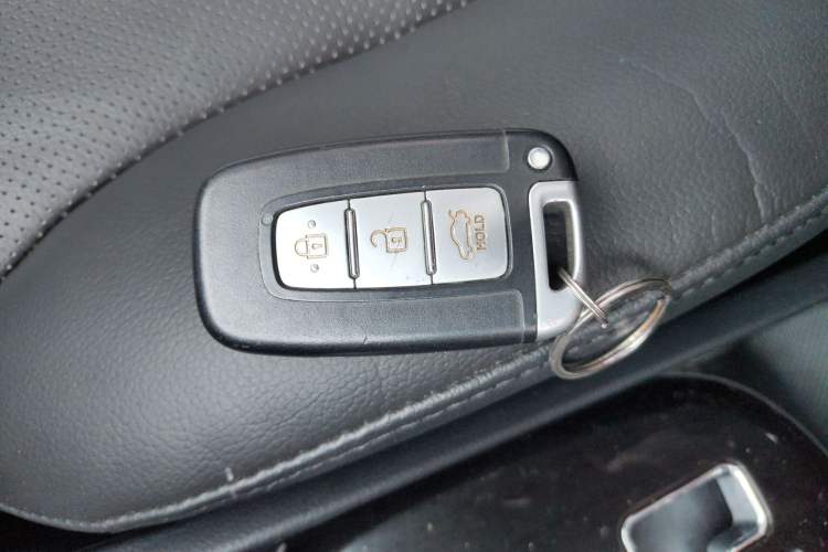 Used Kia K2 2012 Sedan 1.6L Automatic Transmission Premium Commemorative Edition Vehicle Key