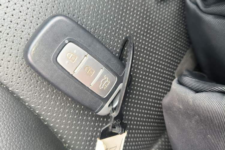 Used Kia K2 2012 Sedan 1.6L AT Premium ECO Vehicle Key