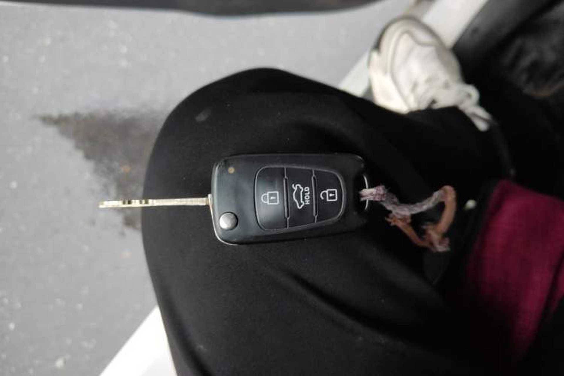 Used Kia K2 2012 Sedan 1.4L MT GLS Commemorative Edition Vehicle Key