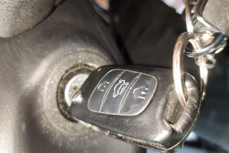 Used Kia K2 2012 Sedan 1.4L MT GLS Commemorative Edition Vehicle Key