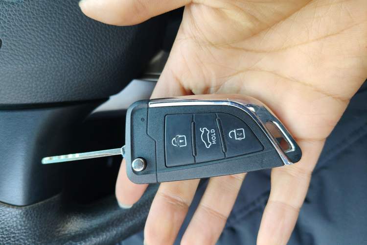 Used Kia K2 2012 Sedan 1.4L MT GLS Commemorative Edition Vehicle Key