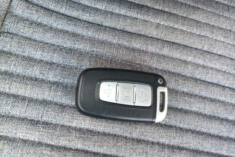 Used Kia K2 2012 Sedan 1.6L Automatic Transmission Premium Commemorative Edition Vehicle Key
