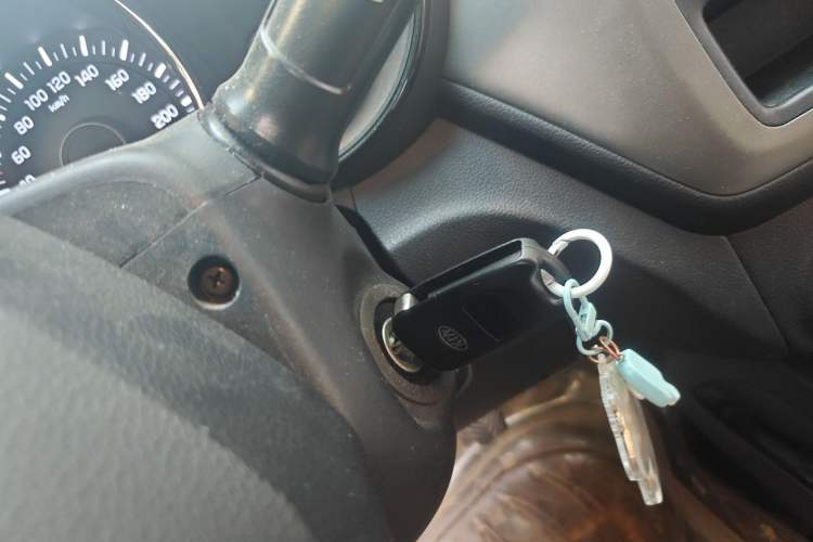 Used Kia K2 2012 Sedan 1.4L MT GLS Commemorative Edition Vehicle Key