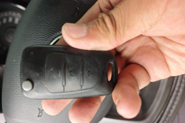 Used Kia K2 2012 Sedan 1.4L MT GLS Commemorative Edition Vehicle Key