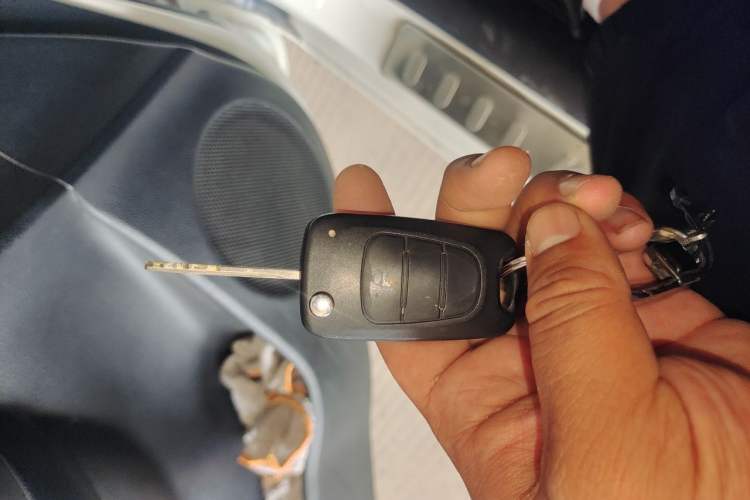 Used Kia K2 2012 Sedan 1.4L MT TOP Commemorative Edition Vehicle Key