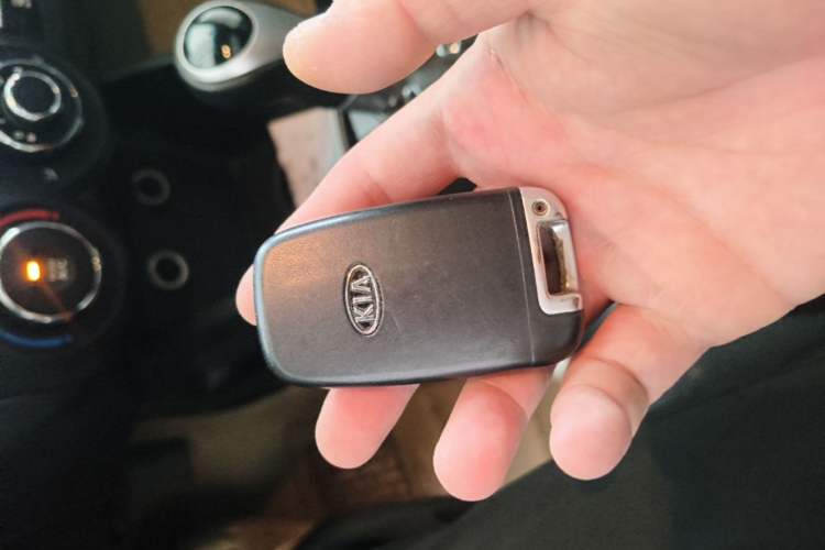 Used Kia K2 2012 Sedan 1.6L Automatic Transmission Premium Commemorative Edition Vehicle Key