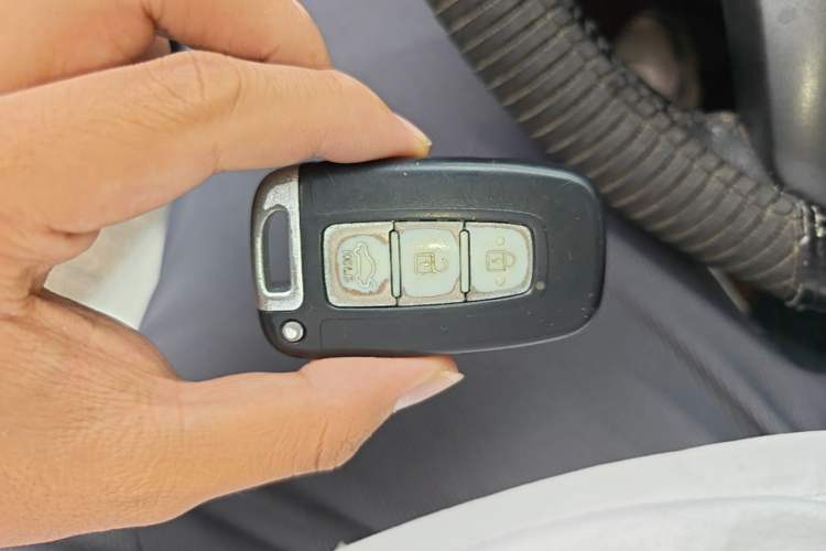 Used Kia K2 2012 Sedan 1.6L Automatic Transmission Premium Commemorative Edition Vehicle Key