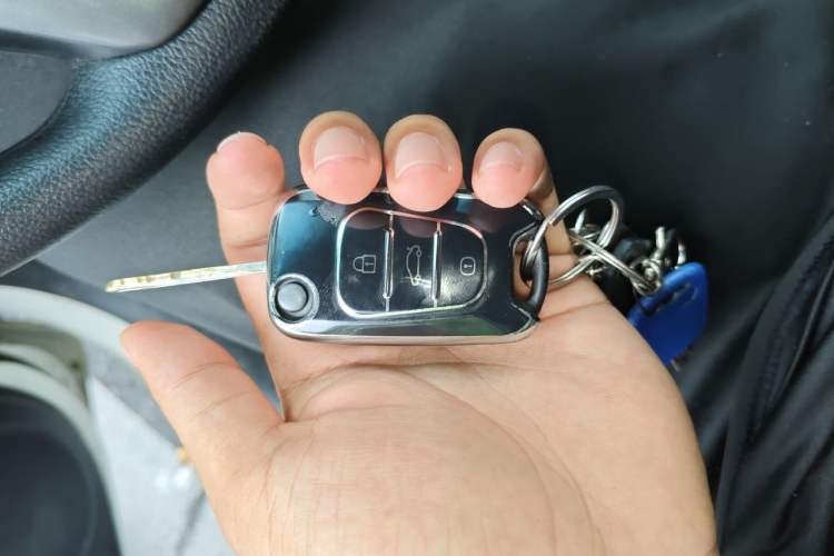 Used Kia K2 2012 Sedan 1.4L MT GLS Commemorative Edition Vehicle Key