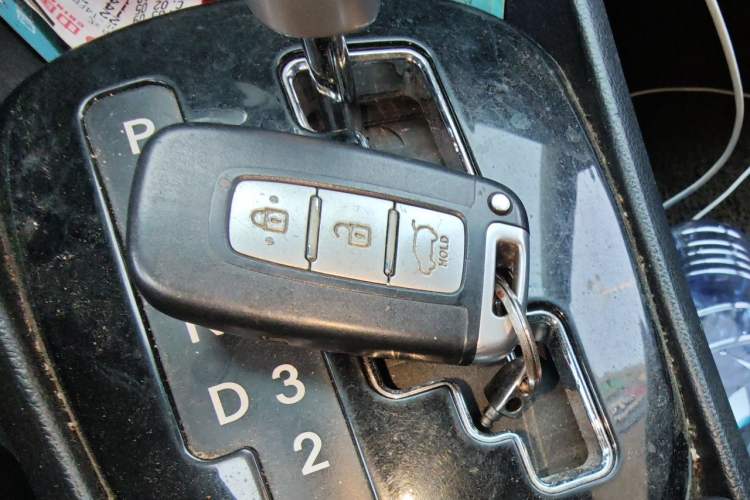 Used Kia K2 2012 Hatchback 1.6L AT Premium Commemorative Edition Vehicle Key