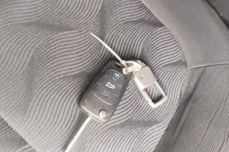 Used Kia K2 2012 Hatchback 1.4L MT GLS Commemorative Edition Vehicle Key