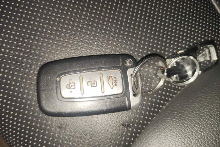 Used Kia K2 2012 Sedan 1.6L Automatic Transmission Premium Commemorative Edition Vehicle Key