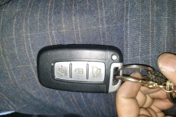 Used Kia K2 2012 Hatchback 1.6L AT Premium Commemorative Edition Vehicle Key