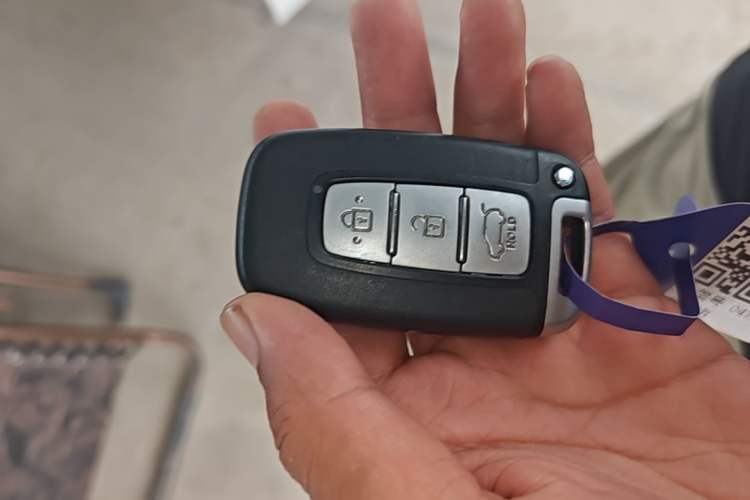 Used Kia K2 2012 Hatchback 1.6L AT Premium Vehicle Key