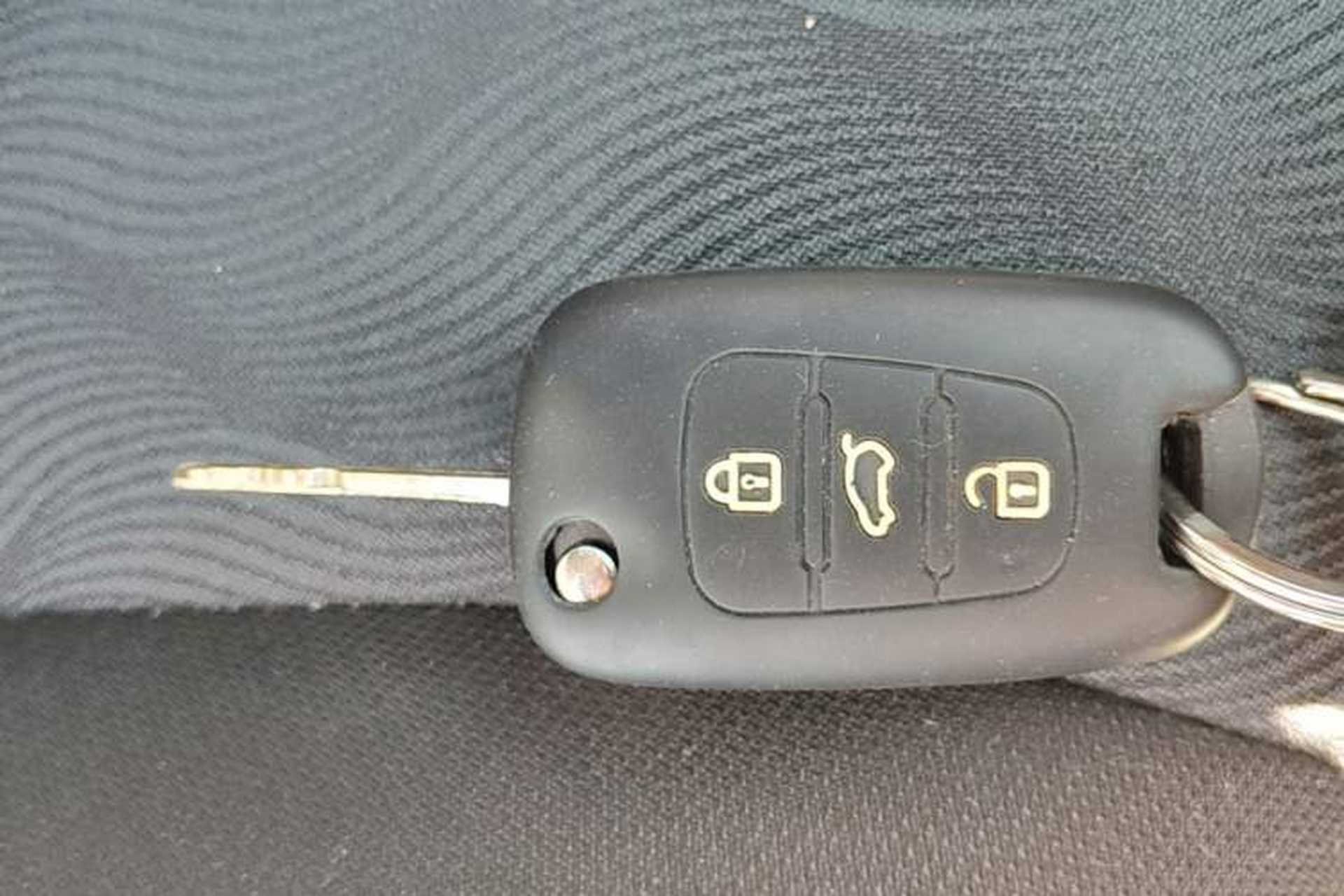 Used Kia K2 2012 Sedan 1.4L MT GLS Commemorative Edition Vehicle Key