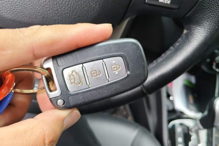 Used Kia K2 2012 Hatchback 1.6L AT Premium Commemorative Edition Vehicle Key
