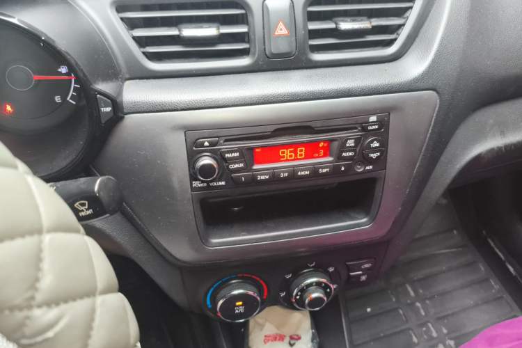 Used Kia K2 2012 Sedan 1.4L Automatic GLS Commemorative Edition Audio And AC Panel
