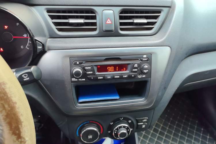 Used Kia K2 2012 Sedan 1.4L Automatic GLS Commemorative Edition Audio And AC Panel