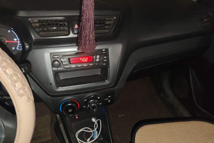 Used Kia K2 2012 Hatchback 1.4L MT GLS Commemorative Edition Audio And AC Panel