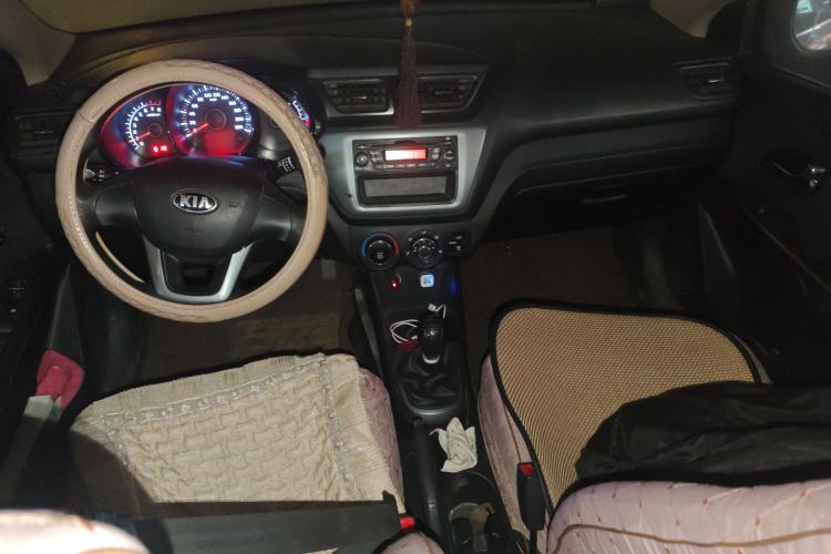 Used Kia K2 2012 Hatchback 1.4L MT GLS Commemorative Edition Center Console